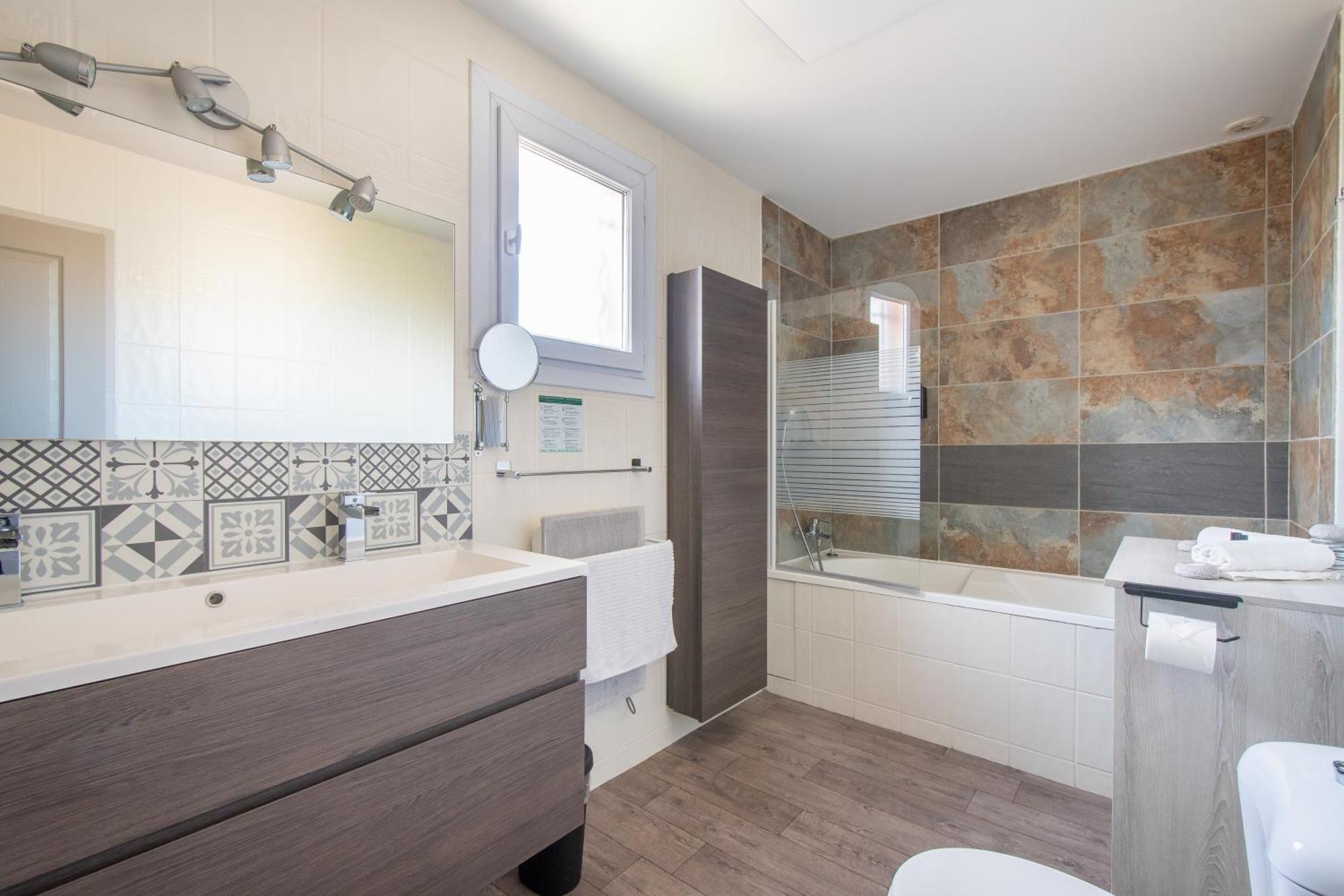 Guesthouse La Costiere - Logements Independants - Espace Piscine Jacuzzi 吕内尔 外观 照片