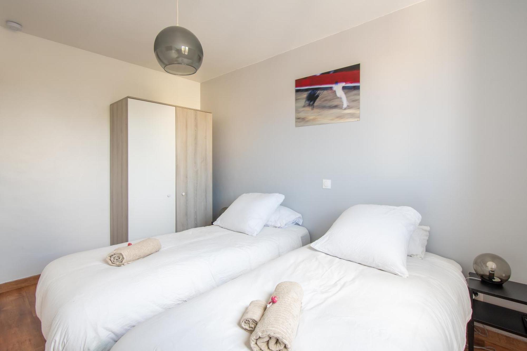 Guesthouse La Costiere - Logements Independants - Espace Piscine Jacuzzi 吕内尔 外观 照片